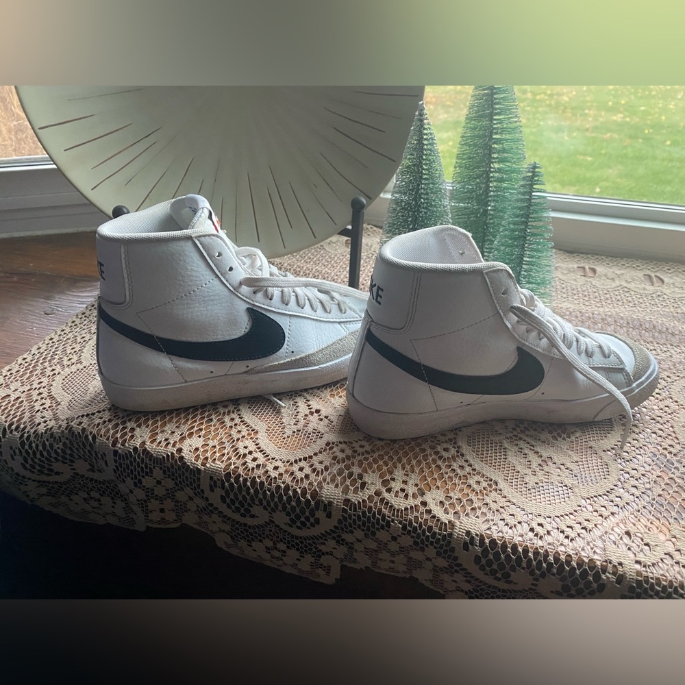 Kids Nike high tops sneakers. Size 5Y